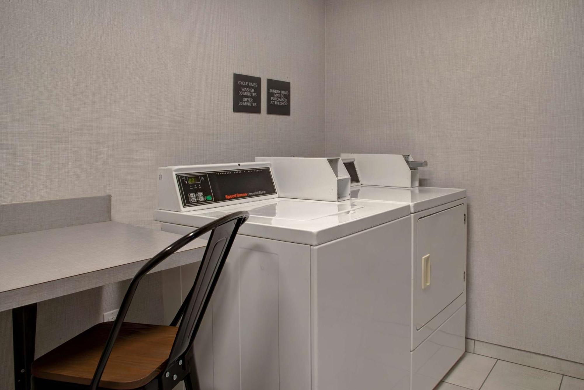 Hilton Garden Inn Kansas City/Kansas Extérieur photo